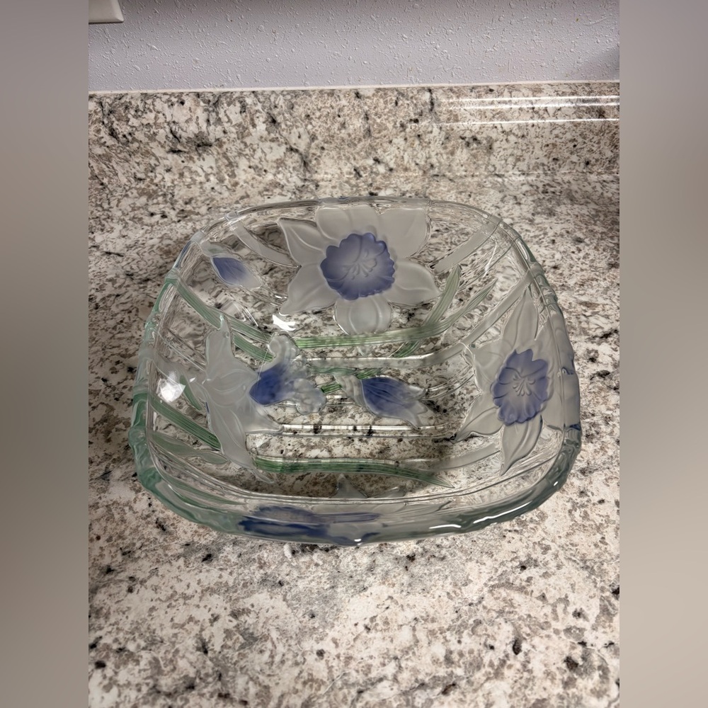 Vintage Crystal Clear Studios 'Style Narcissus' serving bowl